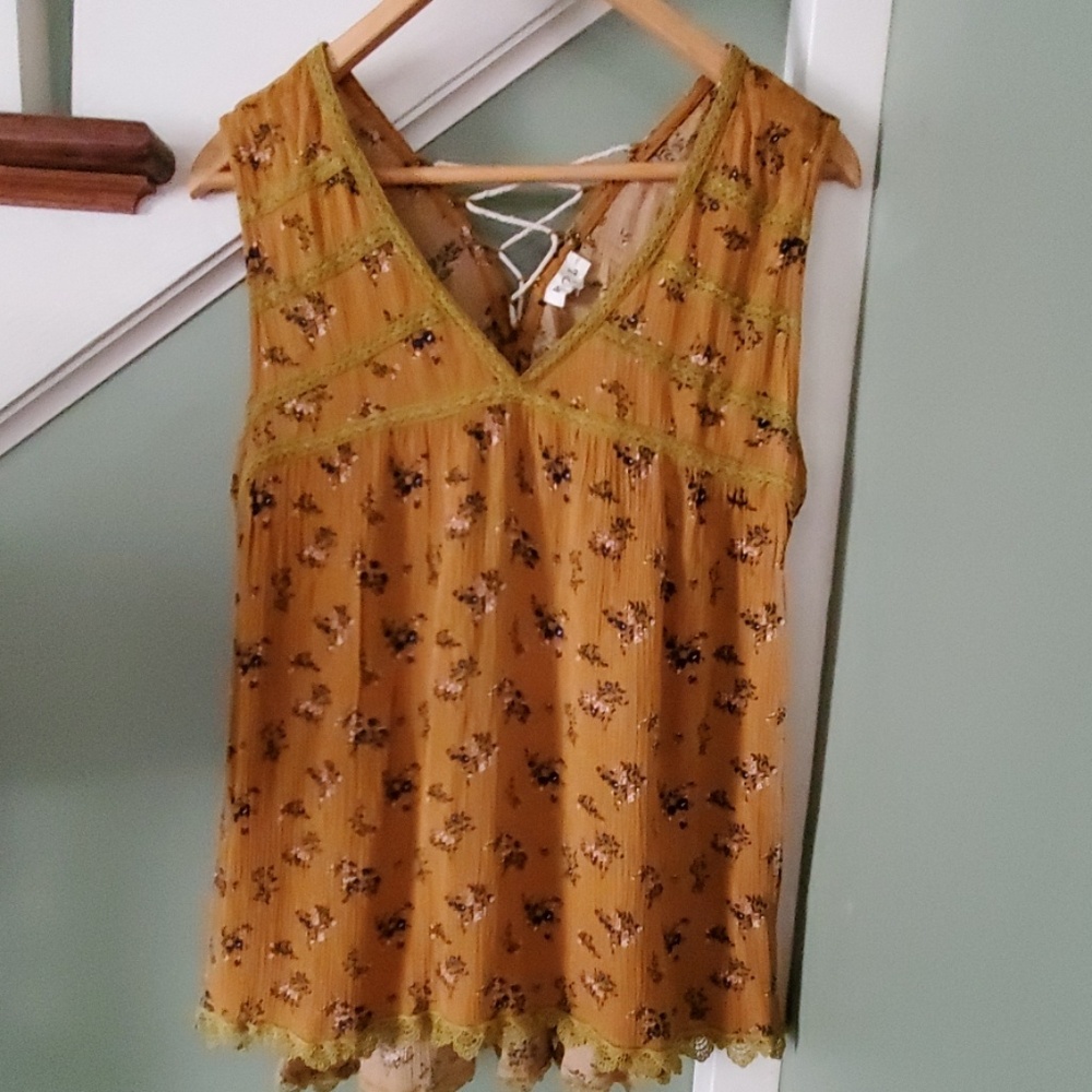Pol top with lace up back